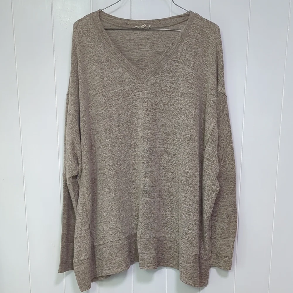 ❤️5/$25🎀 Women's Fuzzy V-Neck Sweater - Gray